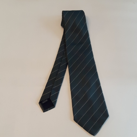 HOST PICK Burberry classic 100% silk green tie - Picture 2 of 9